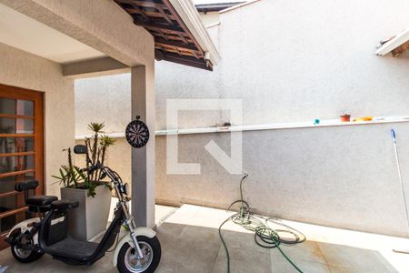 Casa de condomínio à venda com 220m², 4 quartos e 2 vagasQuintal