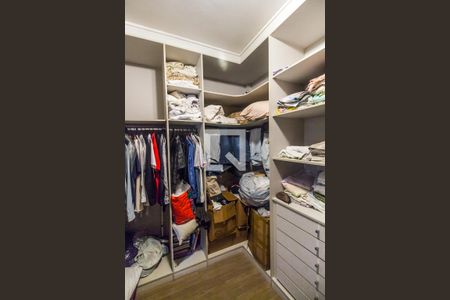 Casa de condomínio à venda com 220m², 4 quartos e 2 vagasCloset da suíte