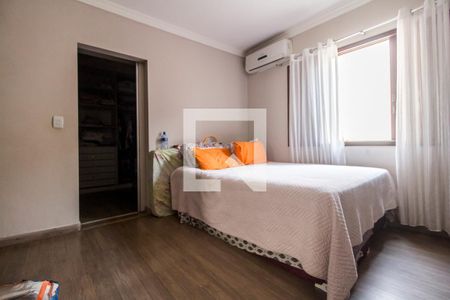 Casa de condomínio à venda com 220m², 4 quartos e 2 vagasSuíte