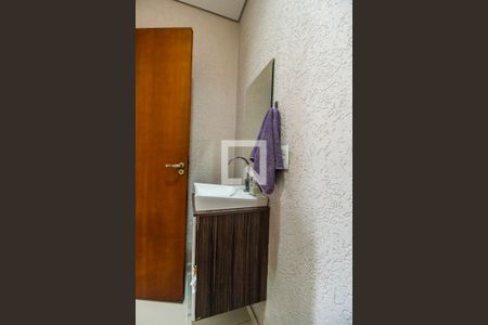 Casa de condomínio à venda com 220m², 4 quartos e 2 vagasLavabo