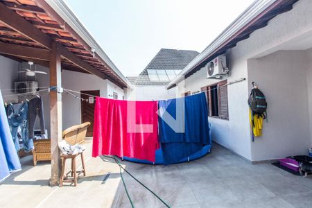 Casa de condomínio à venda com 220m², 4 quartos e 2 vagasQuintal