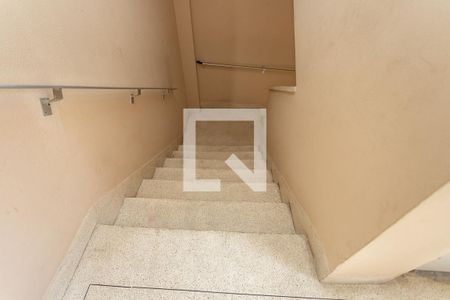Apartamento para alugar com 70m², 3 quartos e 1 vaga Apartamento para alugar com 70m², 3 quartos e 1 vagaEscada