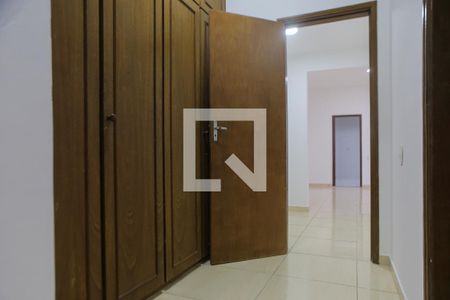 Corredor de apartamento para alugar com 2 quartos, 103m² em Ponta da Praia, Santos