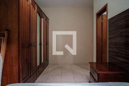 Casa à venda com 270m², 4 quartos e 3 vagas Casa à venda com 270m², 4 quartos e 3 vagasQuarto