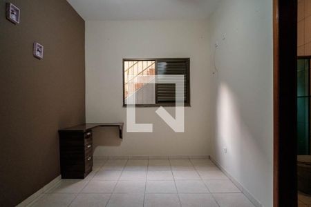 Casa à venda com 270m², 4 quartos e 3 vagas Casa à venda com 270m², 4 quartos e 3 vagasQuarto