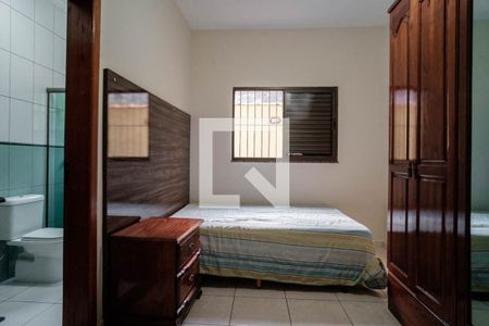 Casa à venda com 270m², 4 quartos e 3 vagas Casa à venda com 270m², 4 quartos e 3 vagasQuarto