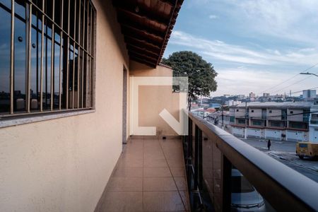 Casa à venda com 270m², 4 quartos e 3 vagas Casa à venda com 270m², 4 quartos e 3 vagasVaranda