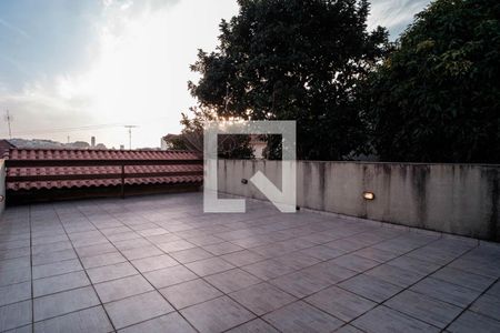 Casa à venda com 270m², 4 quartos e 3 vagas Casa à venda com 270m², 4 quartos e 3 vagasÁrea comum