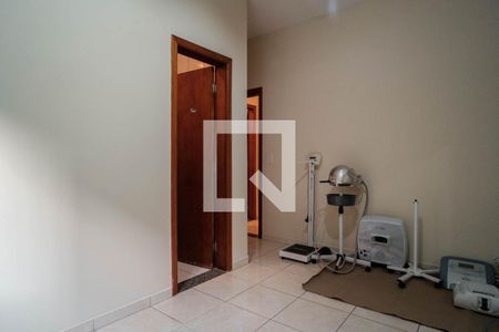 Casa à venda com 270m², 4 quartos e 3 vagas Casa à venda com 270m², 4 quartos e 3 vagasQuarto