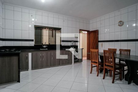 Casa à venda com 270m², 4 quartos e 3 vagas Casa à venda com 270m², 4 quartos e 3 vagasCozinha