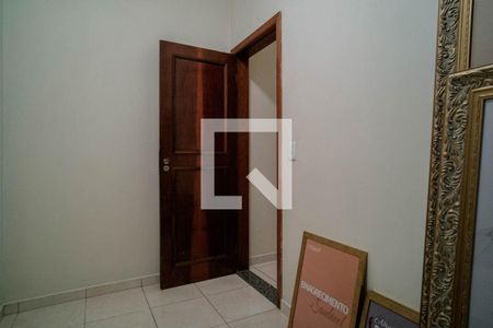 Casa à venda com 270m², 4 quartos e 3 vagas Casa à venda com 270m², 4 quartos e 3 vagasQuarto