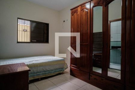 Casa à venda com 270m², 4 quartos e 3 vagas Casa à venda com 270m², 4 quartos e 3 vagasQuarto