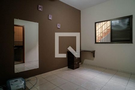 Casa à venda com 270m², 4 quartos e 3 vagas Casa à venda com 270m², 4 quartos e 3 vagasQuarto