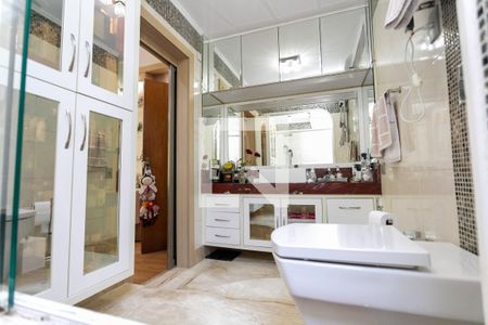 Casa à venda com 350m², 3 quartos e 6 vagasBanheiro suite 1