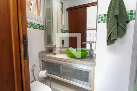 Casa à venda com 350m², 3 quartos e 6 vagasBanheiro de Serviço