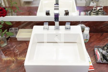 Casa à venda com 350m², 3 quartos e 6 vagasBanheiro suite 1