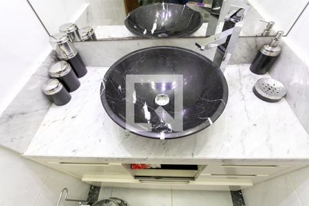 Casa à venda com 350m², 3 quartos e 6 vagasBanheiro da Suíte 2