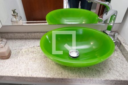 Casa à venda com 350m², 3 quartos e 6 vagasBanheiro de Serviço