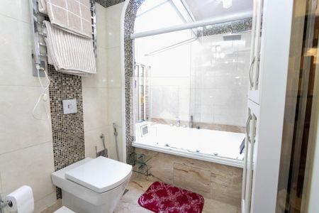 Banheiro suite 1 de casa à venda com 3 quartos, 350m² em Jardim Itu, Porto Alegre