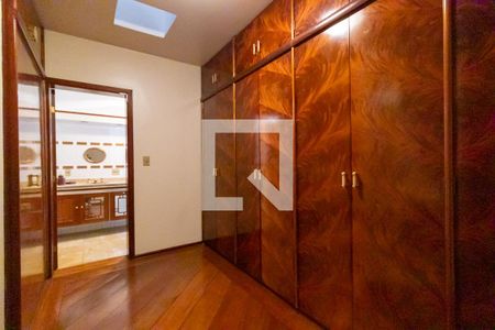 Casa à venda com 1008m², 5 quartos e 5 vagasQuarto da suíte 1