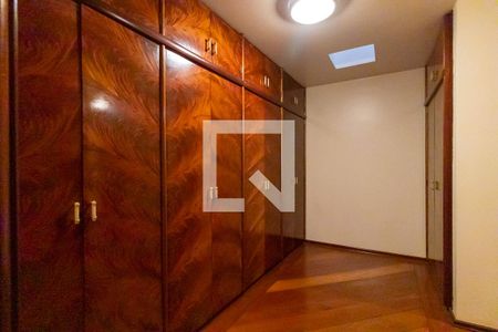 Casa à venda com 1008m², 5 quartos e 5 vagasQuarto da suíte 1
