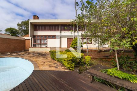 Casa à venda com 1008m², 5 quartos e 5 vagasQuintal com jardim e piscina