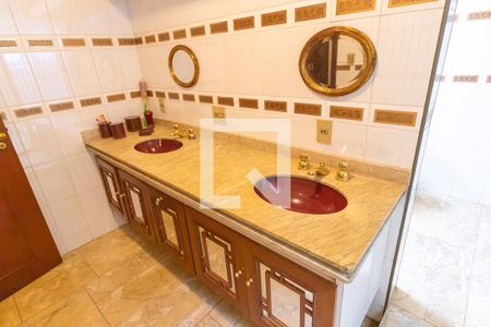 Casa à venda com 1008m², 5 quartos e 5 vagasBanheiro da suíte 1