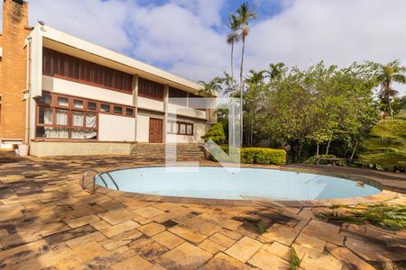 Casa à venda com 1008m², 5 quartos e 5 vagasQuintal com jardim e piscina