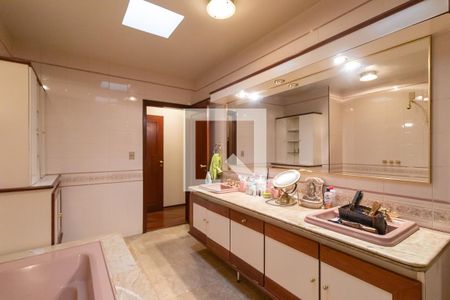 Casa à venda com 1008m², 5 quartos e 5 vagasBanheiro social