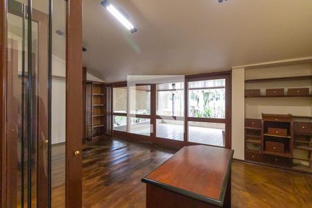 Casa à venda com 1008m², 5 quartos e 5 vagasBiblioteca