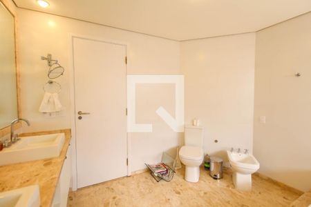 Apartamento à venda com 254m², 3 quartos e 4 vagasBanheiro da Suíte 1
