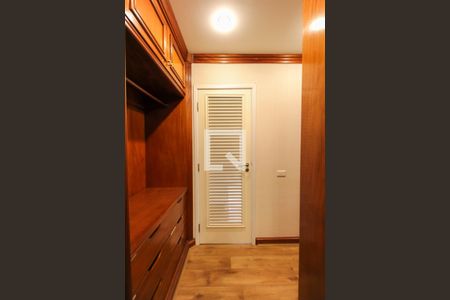 Apartamento à venda com 254m², 3 quartos e 4 vagasCloset Suíte 1