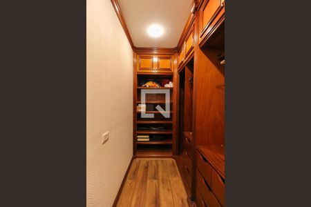 Apartamento à venda com 254m², 3 quartos e 4 vagasCloset Suíte 1