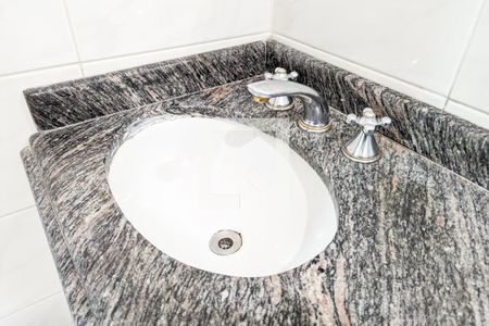 Apartamento à venda com 105m², 3 quartos e 1 vaga Apartamento à venda com 105m², 3 quartos e 1 vagaBanheiro da suíte