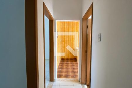 Corredor de apartamento para alugar com 2 quartos, 80m² em Jardim Vinte E Cinco de Agosto, Duque de Caxias