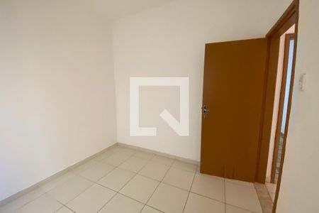 Quarto de apartamento para alugar com 2 quartos, 80m² em Jardim Vinte E Cinco de Agosto, Duque de Caxias