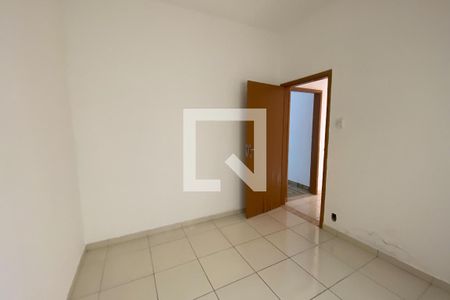 Quarto de apartamento para alugar com 2 quartos, 80m² em Jardim Vinte E Cinco de Agosto, Duque de Caxias