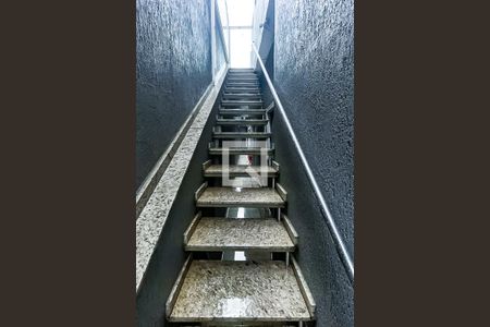 Studio para alugar com 28m², 1 quarto e sem vaga Studio para alugar com 28m², 1 quarto e sem vagaEscada de Entrada