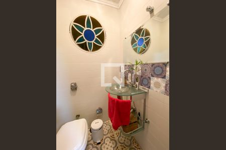 Casa à venda com 168m², 3 quartos e 3 vagas Casa à venda com 168m², 3 quartos e 3 vagasLavabo