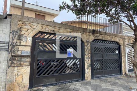 Casa à venda com 168m², 3 quartos e 3 vagas Casa à venda com 168m², 3 quartos e 3 vagasFachada