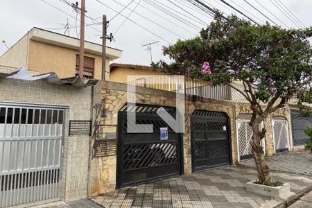 Casa à venda com 168m², 3 quartos e 3 vagas Casa à venda com 168m², 3 quartos e 3 vagasFachada
