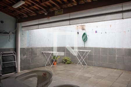 Casa à venda com 168m², 3 quartos e 3 vagas Casa à venda com 168m², 3 quartos e 3 vagasQuintal