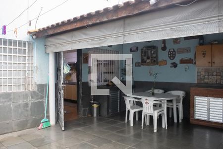 Casa à venda com 168m², 3 quartos e 3 vagas Casa à venda com 168m², 3 quartos e 3 vagasQuintal