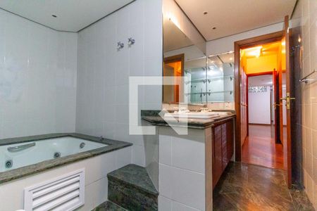 Apartamento para alugar com 180m², 4 quartos e 3 vagasBanheiro da Suíte 1