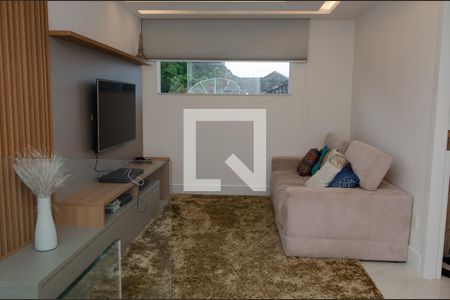 Casa de condomínio à venda com 400m², 5 quartos e 2 vagas Casa de condomínio à venda com 400m², 5 quartos e 2 vagasSala de TV