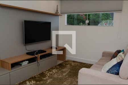 Casa de condomínio à venda com 400m², 5 quartos e 2 vagas Casa de condomínio à venda com 400m², 5 quartos e 2 vagasSala de TV