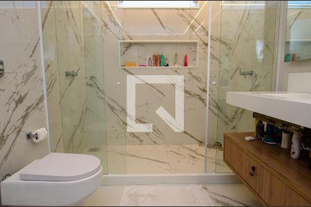 Casa de condomínio à venda com 400m², 5 quartos e 2 vagas Casa de condomínio à venda com 400m², 5 quartos e 2 vagasBanheiro da Suíte 3