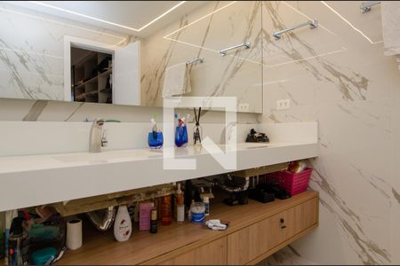 Casa de condomínio à venda com 400m², 5 quartos e 2 vagas Casa de condomínio à venda com 400m², 5 quartos e 2 vagasBanheiro da Suíte 3