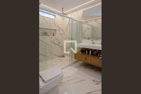 Casa de condomínio à venda com 400m², 5 quartos e 2 vagas Casa de condomínio à venda com 400m², 5 quartos e 2 vagasBanheiro da Suíte 3