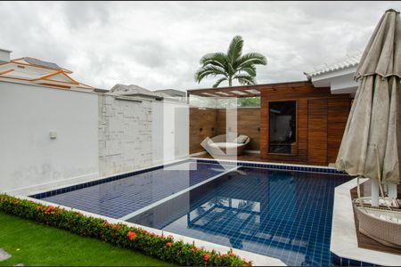 Casa de condomínio à venda com 400m², 5 quartos e 2 vagas Casa de condomínio à venda com 400m², 5 quartos e 2 vagasÁrea externa